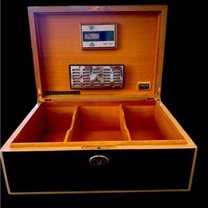 Rare Daniel Marshall “Ambiente” Humidor